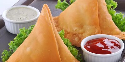 Vegetable Samosas - Fresh Indian appetizers at Daksh Restaurant